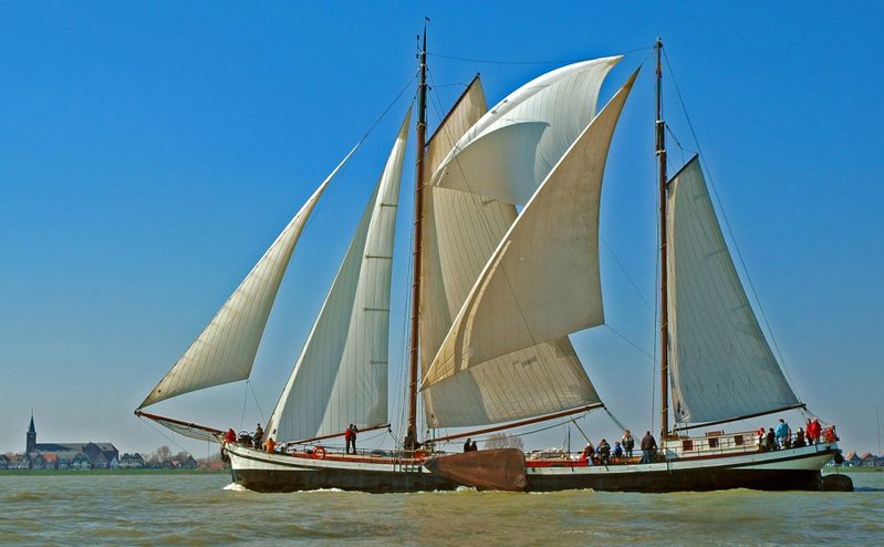 Weekend zeilen aan boord van de Eensgezindheid op het IJsselmeer vanuit Enkhuizen (Halfpension)