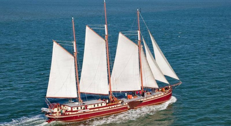 Paasweekend zeilen aan boord van het luxe zeilschip Radboud (elke hut beschikt over een eigen douche en toilet) vanuit Enkhuizen