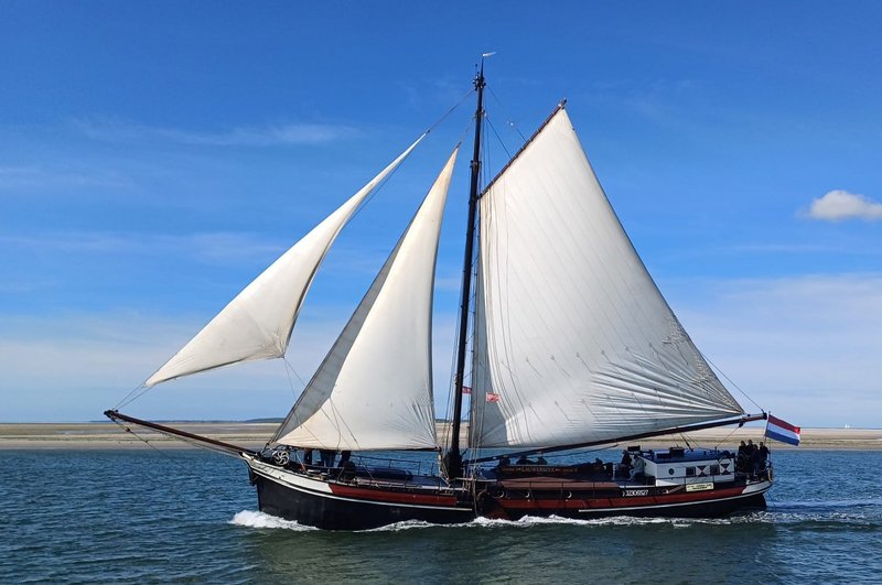 7-daagse vaartocht met de Lauwerszee langs Vlieland, Terschelling, Ameland, Schiermonnikoog en Leeuwarden. Incl. droogvallen en een nacht voor anker op het Wad.